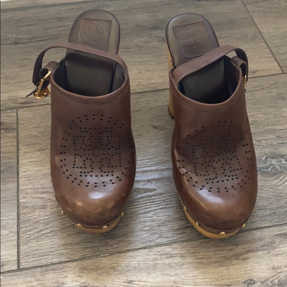 Must confortable mules by Tory Burch